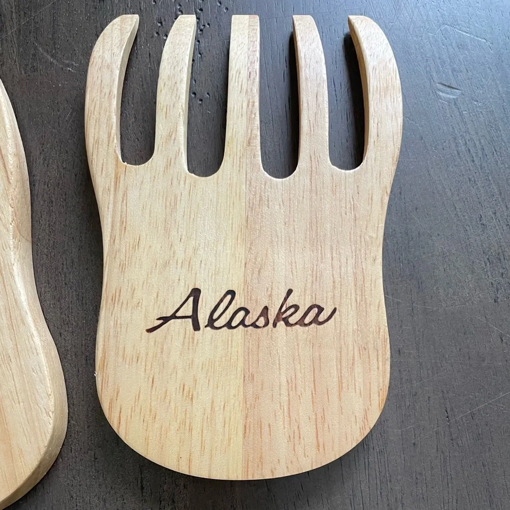 ALASKA Bear Claw Wood salad grippers/servers